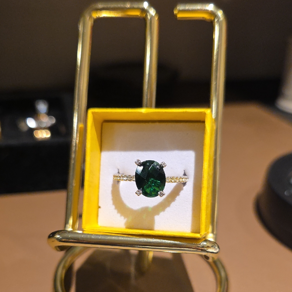 Source Unknown Gold Ring With Deep Green Oval Sto… - image 1